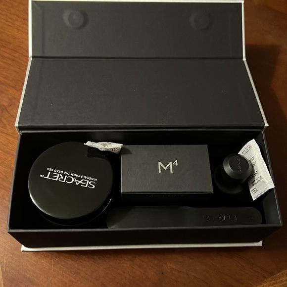 Seacret mineral rich magnetic mud mask set 1.8 oz - Picture 2 of 2